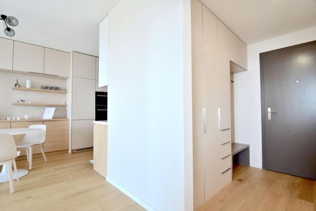 Downtown Charm With Free Parking Spot Bratislava Exterior foto
